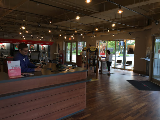 Cell Phone Store «Verizon Authorized Retailer, TCC», reviews and photos, 510 Winnetka Rd, Winnetka, IL 60093, USA