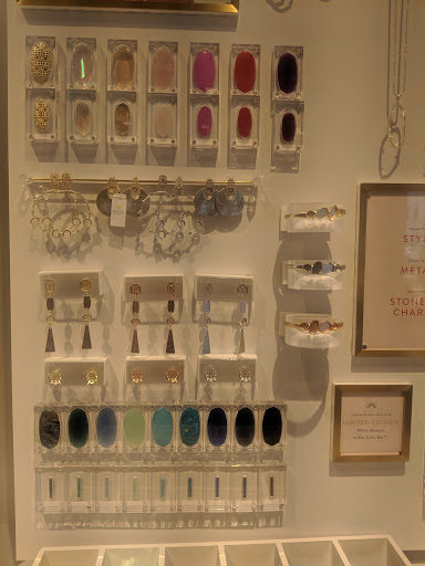 Jewelry Store «Kendra Scott», reviews and photos, 412 Nichols Rd, Kansas City, MO 64112, USA