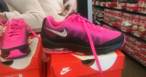 Shoe Store «Shoe Carnival», reviews and photos, 1620 Dogwood Dr SE, Conyers, GA 30013, USA