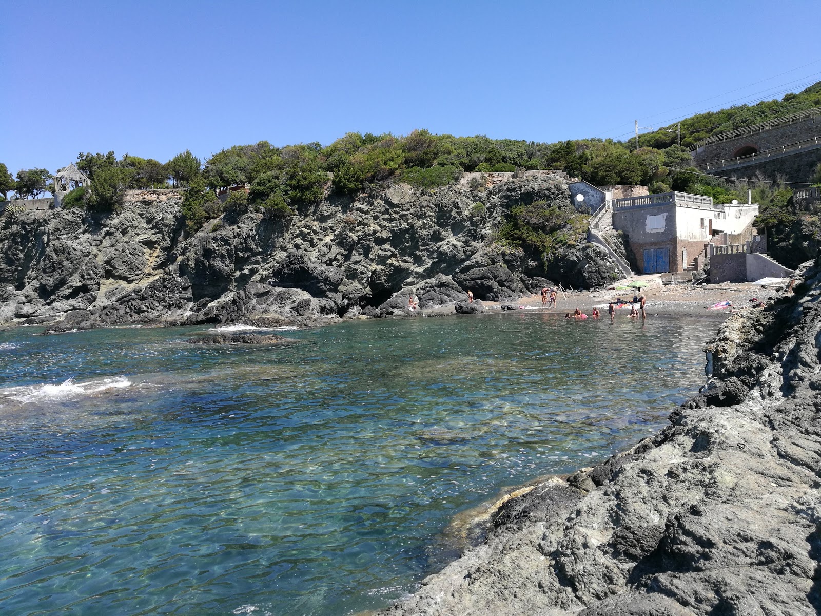 Foto van Spiaggia Le Forbici II met grijze fijne kiezelsteen oppervlakte