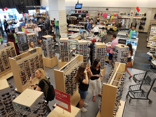 Department Store «Nordstrom Rack The Shops at State and Washington», reviews and photos, 24 N State St, Chicago, IL 60602, USA