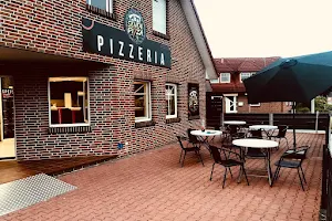 Seven Pizza image