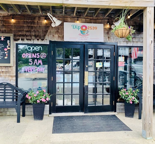 Donut Shop «Dippin Donuts», reviews and photos, 241 Edgartown-Vineyard Haven Rd, Edgartown, MA 02539, USA