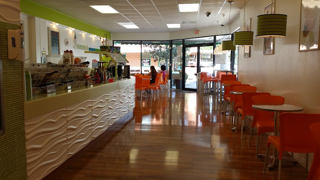 Yummis Frozen Yogurt and Cafe 34711