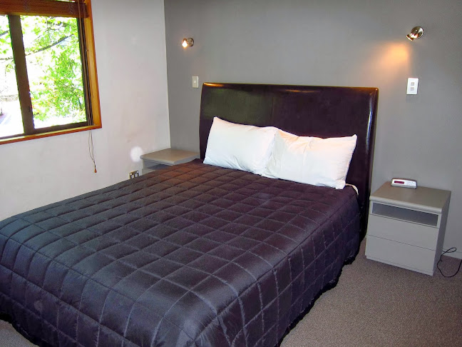 St James Apartments - Hotel