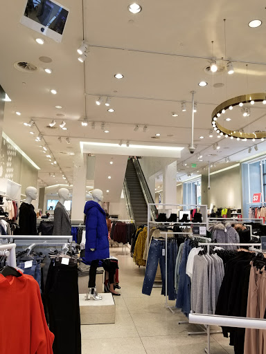 Shopping Mall «The Shops at Liberty Place», reviews and photos, 1625 Chestnut St, Philadelphia, PA 19103, USA