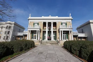 Belmont Mansion Visitor Parking image