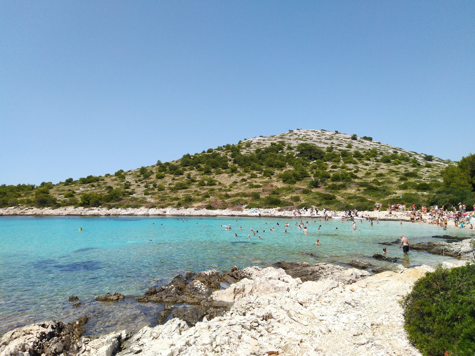 Photo de Lojena beach et ses beaux paysages
