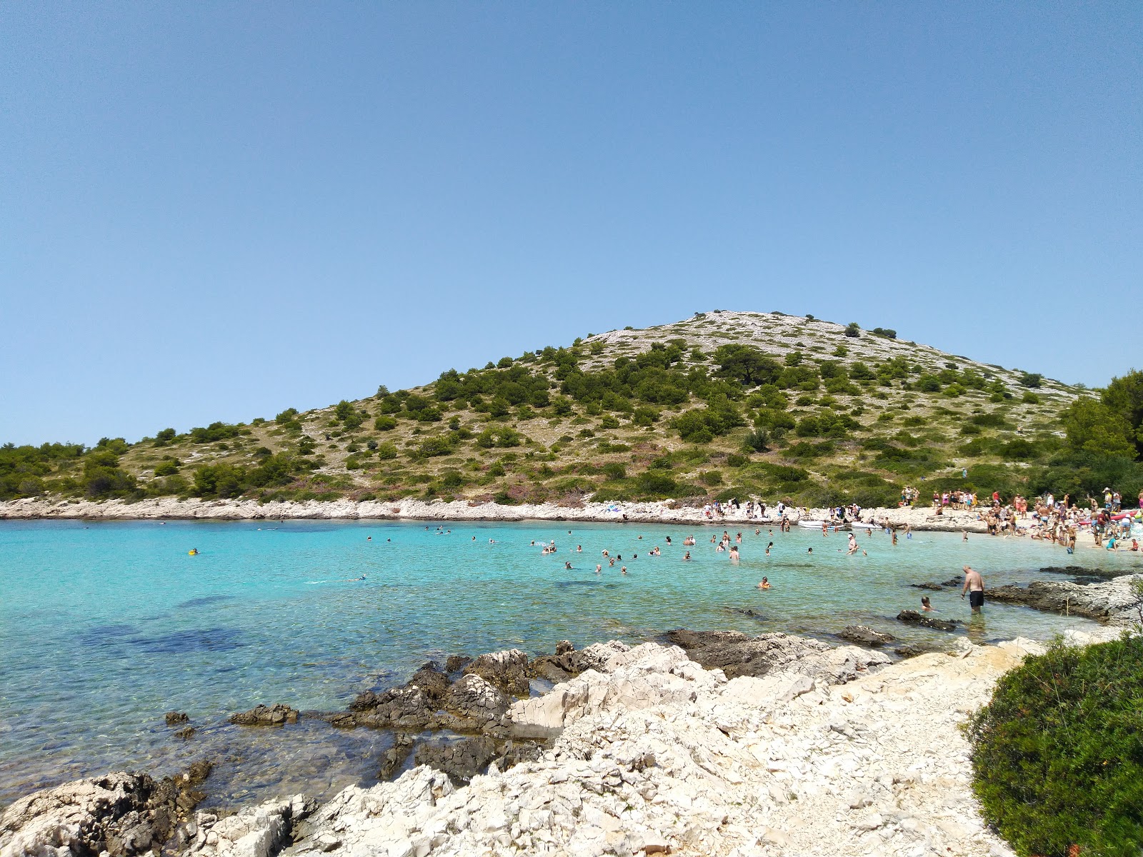 Fotografie cu Lojena beach amplasat într-o zonă naturală