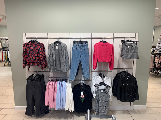 Clothing Store «H&M», reviews and photos, 701 Lynnhaven Pkwy # 1212, Virginia Beach, VA 23452, USA
