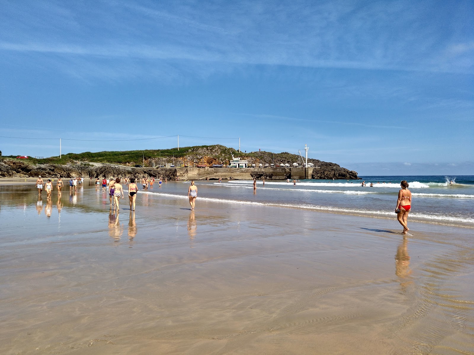 Foto de Playa de Palombina com água cristalina superfície