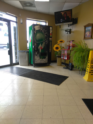 Auto Repair Shop «Fernandez Auto Glass & Repair», reviews and photos, 2354 S Blue Island Ave, Chicago, IL 60608, USA