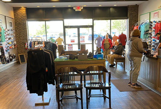 Shoe Store «New Balance Fairlawn», reviews and photos, 2691 W Market St, Fairlawn, OH 44333, USA