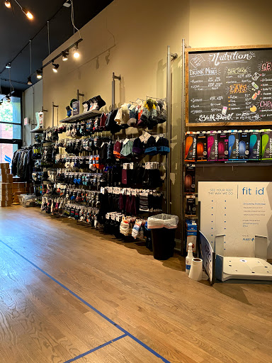 Sporting Goods Store «Fleet Feet Sports - Old Town», reviews and photos, 1620 N Wells St, Chicago, IL 60614, USA