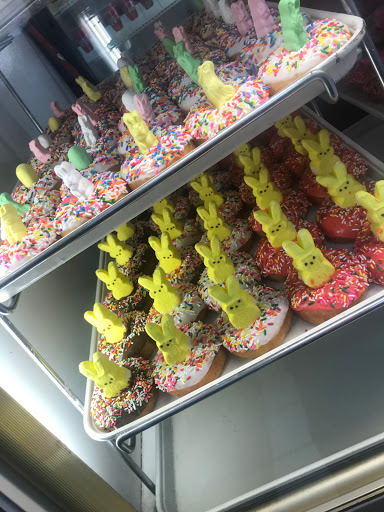 Donut Shop «Donut Club», reviews and photos, 861 W Arrow Hwy, San Dimas, CA 91773, USA