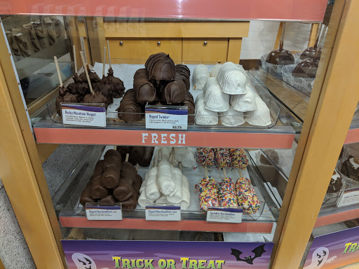 Shopping Mall «Outlets at Vicksburg», reviews and photos, 4000 S Frontage Rd, Vicksburg, MS 39180, USA