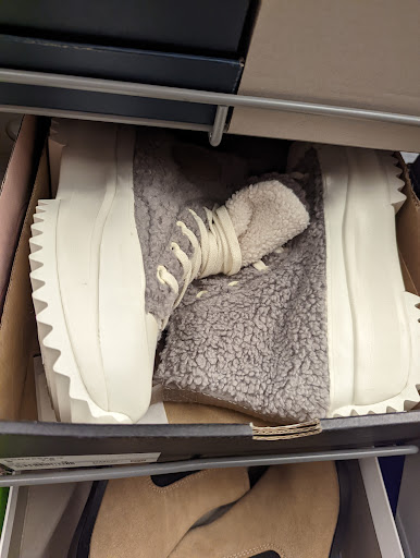 Department Store «Nordstrom Rack The Shops at Oak Brook Place», reviews and photos, 2155 22nd St, Oak Brook, IL 60523, USA