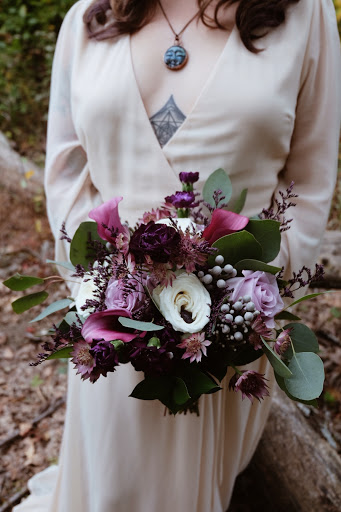 Florist «George Thomas Florist», reviews and photos, 5609 E Washington St, Indianapolis, IN 46219, USA