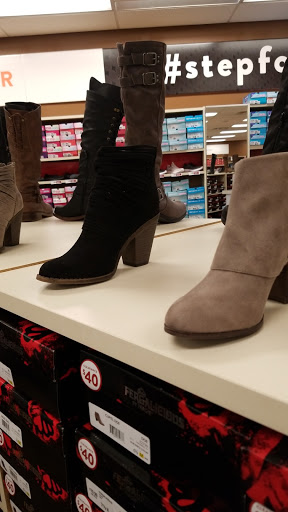 Shoe Store «Famous Footwear», reviews and photos, 8231 Old Troy Pike, Huber Heights, OH 45424, USA