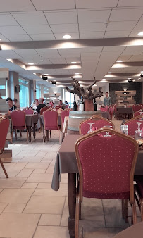Atmosphère du Restaurant français Hôtel Restaurant Prunières à Peyre en Aubrac - n°4