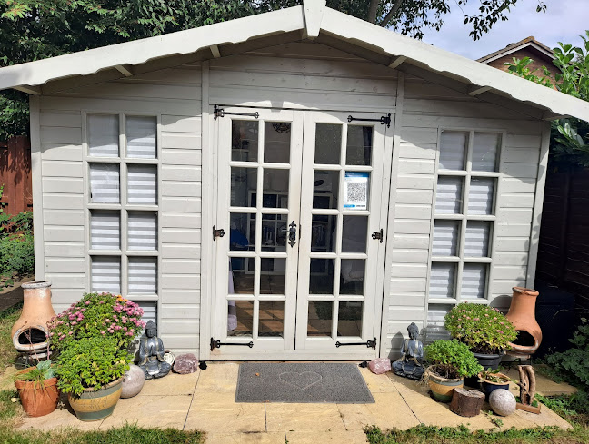 Reviews of The Holistic Hut in Milton Keynes - Massage therapist