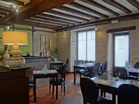 Atmosphère du Restaurant gastronomique La Vieille Tour à Cellettes - n°11