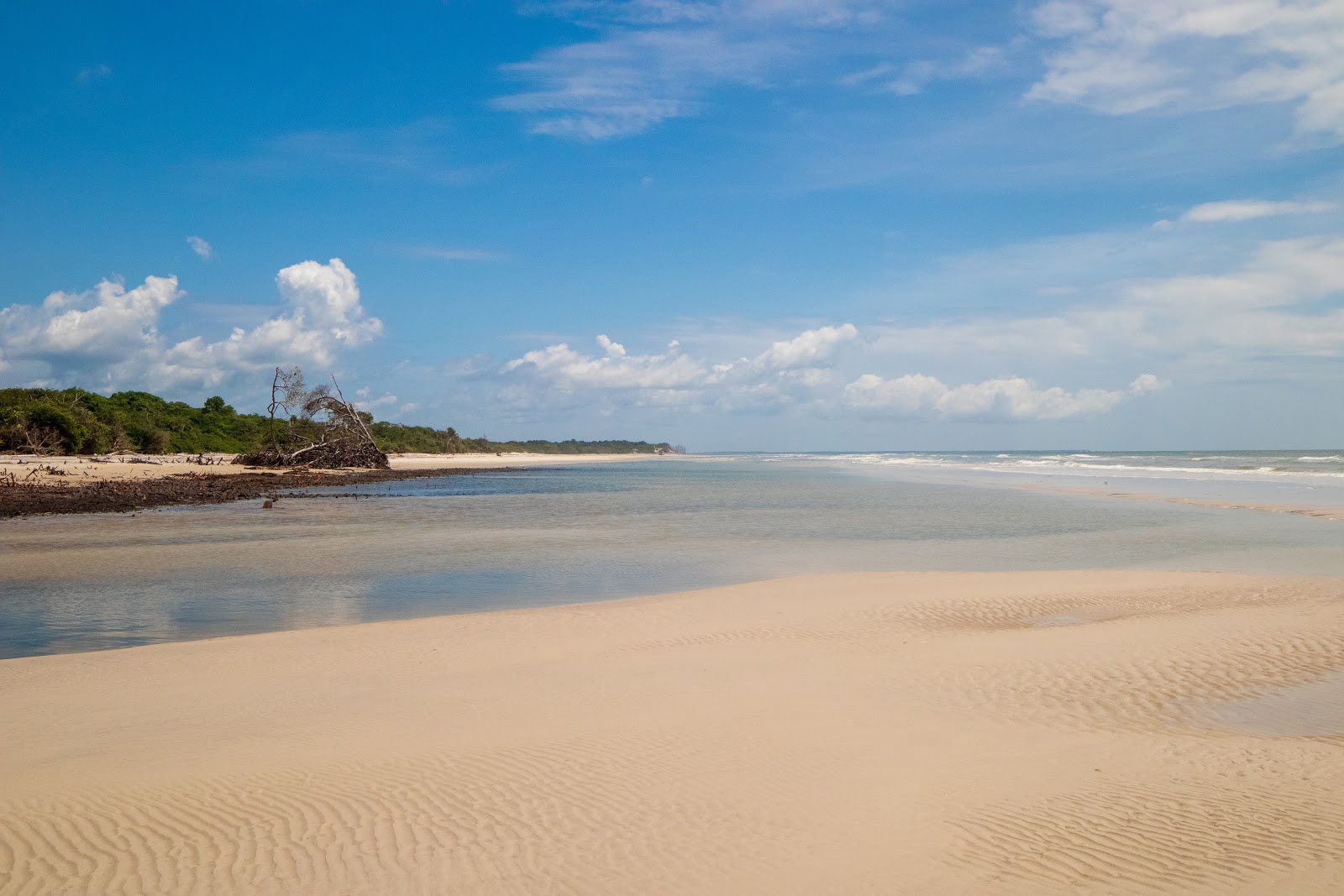 Φωτογραφία του Praia da Marieta με καθαρό νερό επιφάνεια