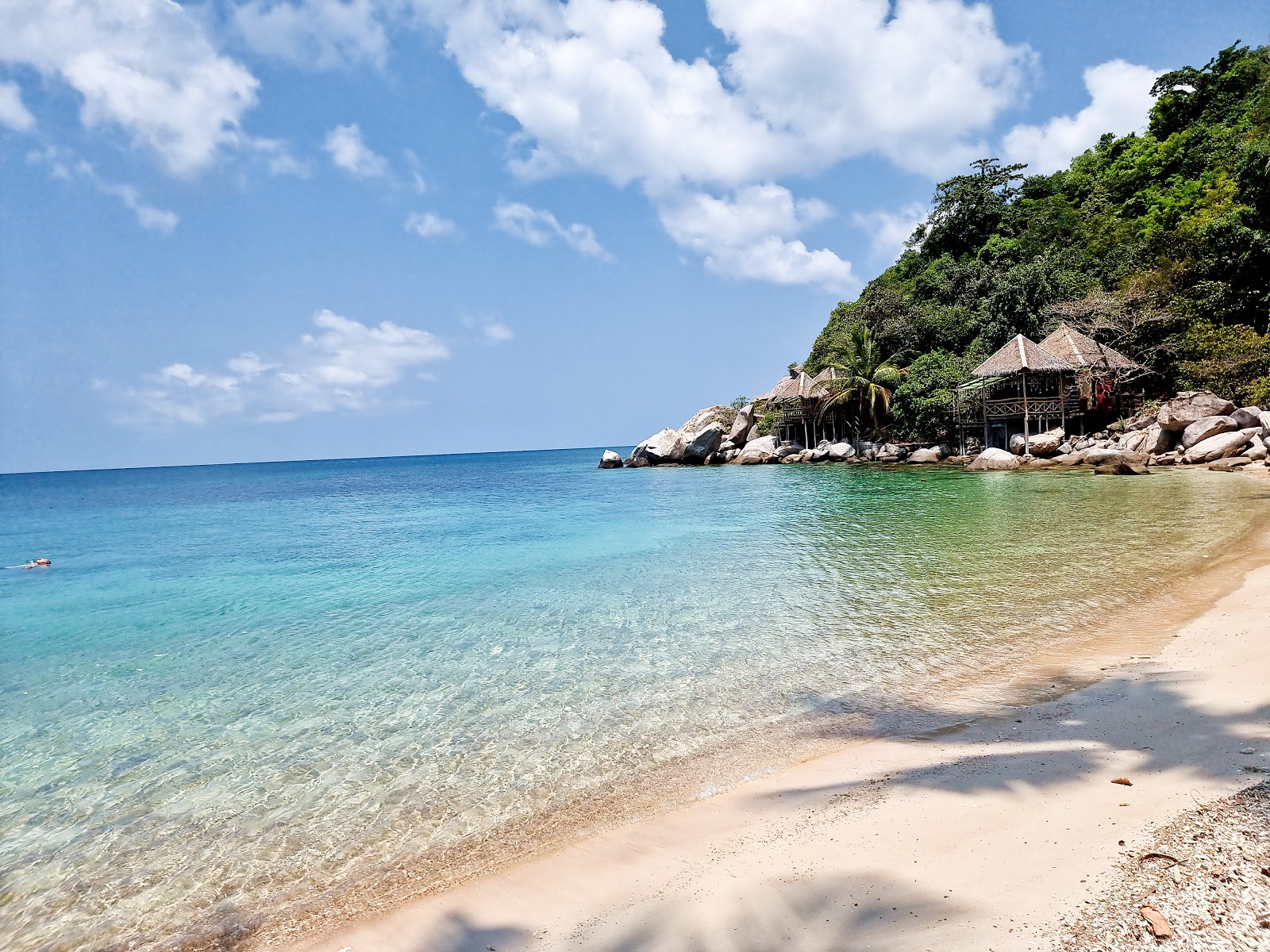 Sai Nuan Beach的照片 带有米色沙子表面