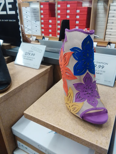 Shoe Store «DSW Designer Shoe Warehouse», reviews and photos, 110 Slater St, Manchester, CT 06040, USA
