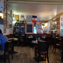 Atmosphère du Restaurant français Le Coin des Amis Montmartre à Paris - n°16