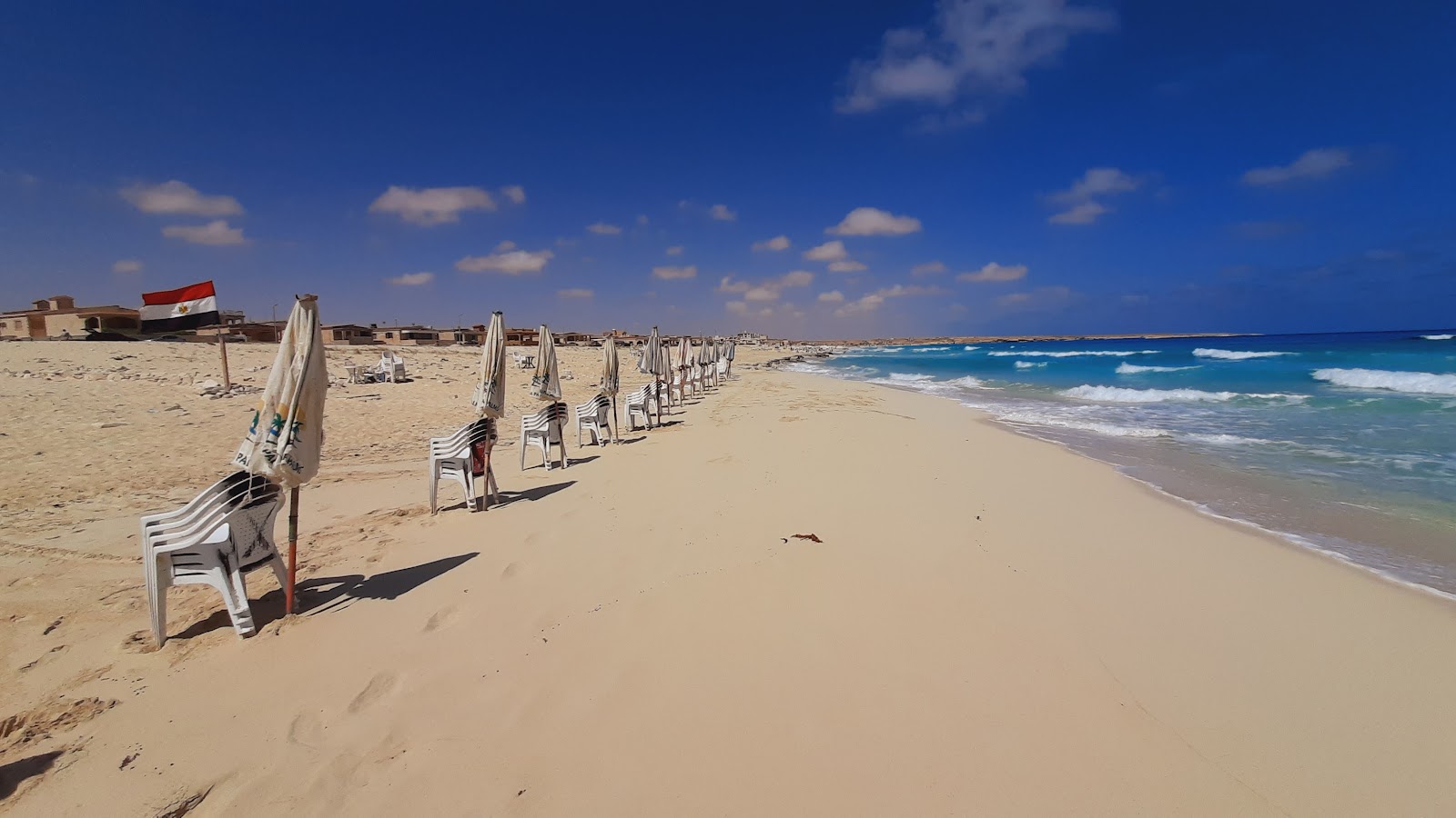 Matrouh Beach'in fotoğrafı geniş plaj ile birlikte