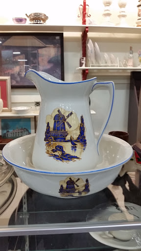 Thrift Store «ReTails Thrift Store», reviews and photos, 5000 NE Fourth Plain Blvd, Vancouver, WA 98661, USA