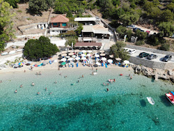 Foto van Afteli Beach met kleine baai