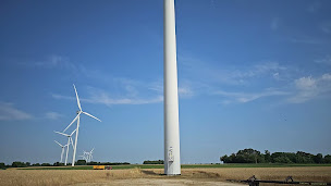 Photo n°2 de Parc éolien Theil-Rabier, La Magdeleine, la Forêt-de-Tessé, Montjean, Villiers-le-Roux et Saint-Martin du Clocher à La Forêt-de-Tessé ()