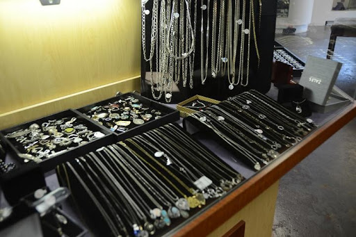 Pawn Shop «Shady Rays Pawn Shop», reviews and photos, 221 Gordon Ave, Bowling Green, KY 42101, USA