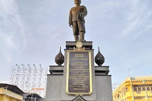 Kromluang Prachak Sinlapakhom Monument image