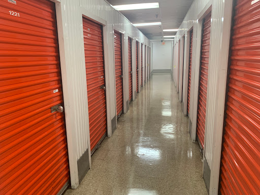 Truck Rental Agency «U-Haul Moving & Storage of Inglewood», reviews and photos, 964 South La Brea Ave, Inglewood, CA 90301, USA