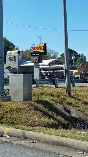 Fast Food Restaurant «Sonic Drive-In», reviews and photos, 208 W Avalon Ave, Muscle Shoals, AL 35661, USA