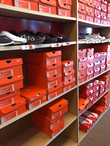 Shoe Store «Famous Footwear», reviews and photos, 975 I-30 Frontage Rd, Rockwall, TX 75087, USA