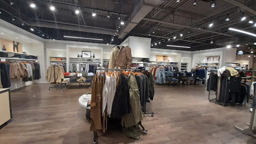 Shopping Mall «San Francisco Premium Outlets», reviews and photos, 2774 Livermore Outlets Dr, Livermore, CA 94551, USA