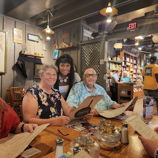 American Restaurant «Cracker Barrel Old Country Store», reviews and photos, 1401 Kentucky Mills Dr, Jeffersontown, KY 40299, USA
