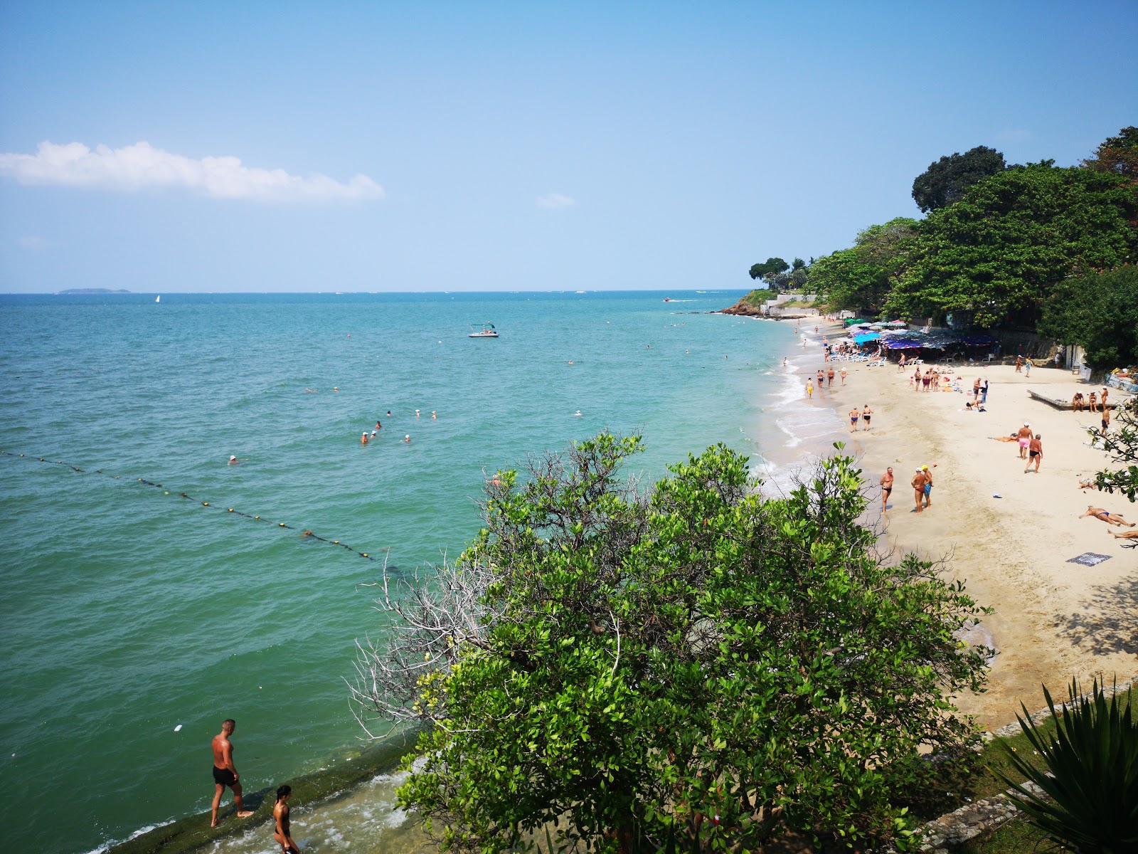 Foto de Paradise Beach com relativamente limpo nível de limpeza