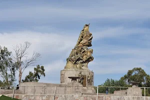 Monumento a la Victoria del 5 de Mayo image