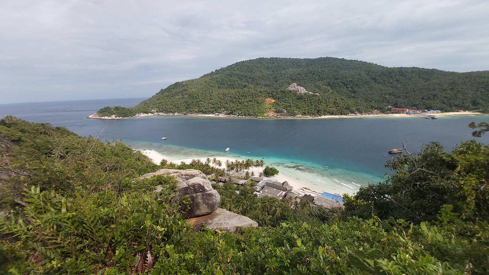 Fotografija Dayang Island Resort z turkizna čista voda površino