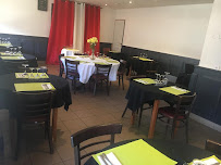 Atmosphère du Restaurant Café du Marché à Villeneuve-le-Roi - n°3