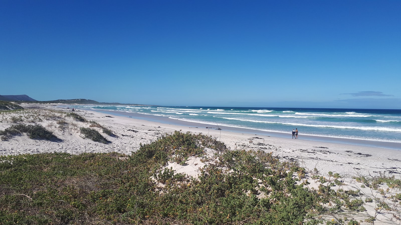 Foto de Pearly beach com areia bege fina superfície