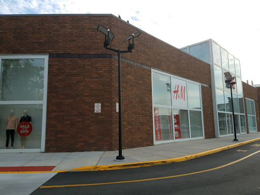 Clothing Store «H&M», reviews and photos, 701 Lynnhaven Pkwy # 1212, Virginia Beach, VA 23452, USA