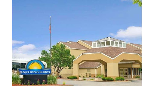 Days Inn & Suites by Wyndham St. Louis/Westport Plaza