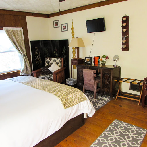 Bed & Breakfast «Red Leaf River Inn», reviews and photos, 146 Chestnut Walk Dr, Waynesville, NC 28786, USA