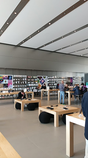 Computer Store «Apple Eton», reviews and photos, 28849 Chagrin Blvd, Woodmere, OH 44122, USA